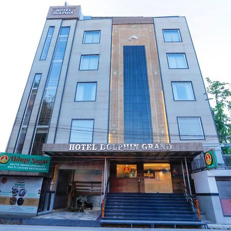 Hotel Dolphin Grand Varanasi Exterior foto