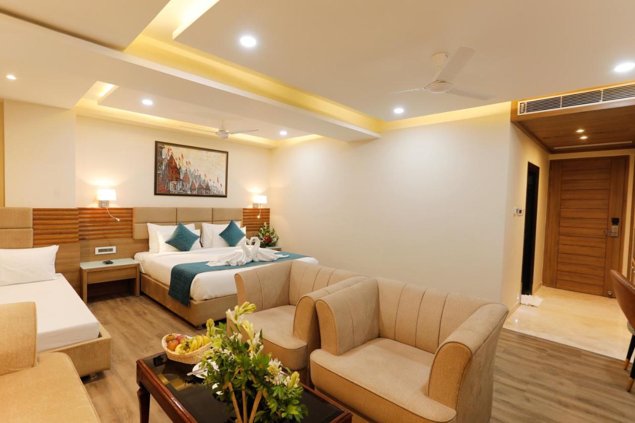 Hotel Dolphin Grand Varanasi Exterior foto